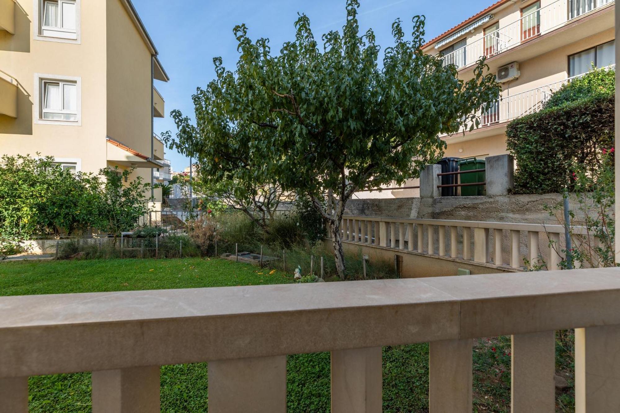 Apartment Duce 5973B 奥米什 外观 照片